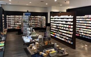 NonBook und Kartenabteilung der Wagnerschen Buchhandlung Innsbruck.