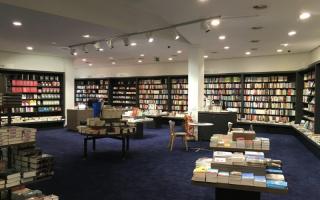 Innenaufnahme der Wagnerschen Buchhandlung Innsbruck.