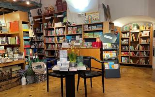 Innenaufnahme der Leporello Buchhandlung Wien.