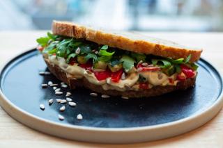 Cafe MOMO Brot.